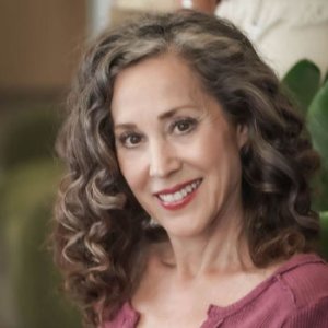Lora Solomon