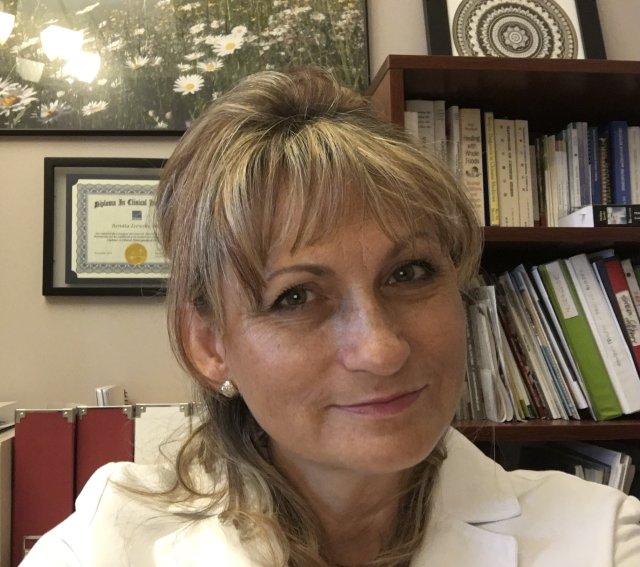 Renata M Izewski